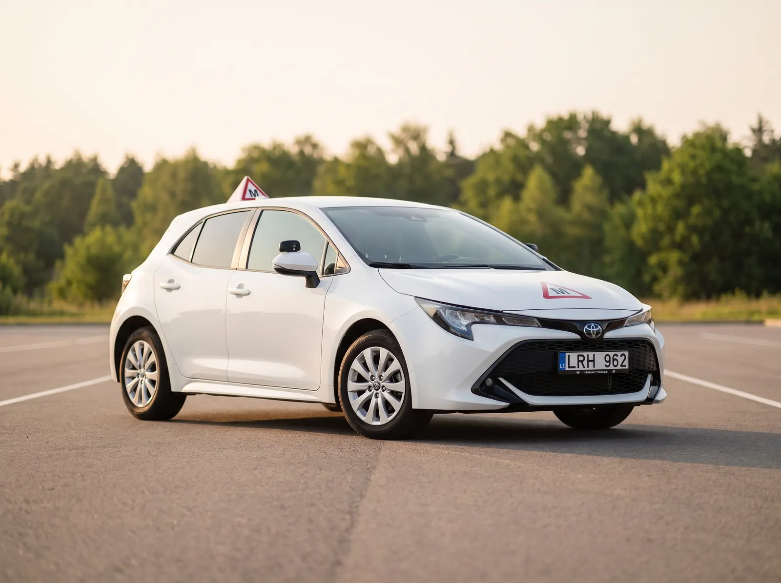 Toyota Corolla Hybrid mokomasis automobilis Autosiekis vairavimo mokykloje